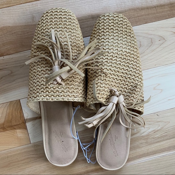 Universal Thread Shoes - NWT Tassel rattan mule slides- sz 9